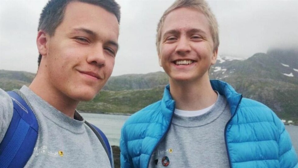 KÅRER MILJØKOMMUNE. Tobias Remmen Pettersen (t.h.) og Samuel Didrik Erdahl Kaspersen fra Ungdommens fylkesråd. KÅRER MILJØKOMMUNE. Tobias Remmen Pettersen (t.h.) og Samuel Didrik Erdahl Kaspersen fra Ungdommens fylkesråd.