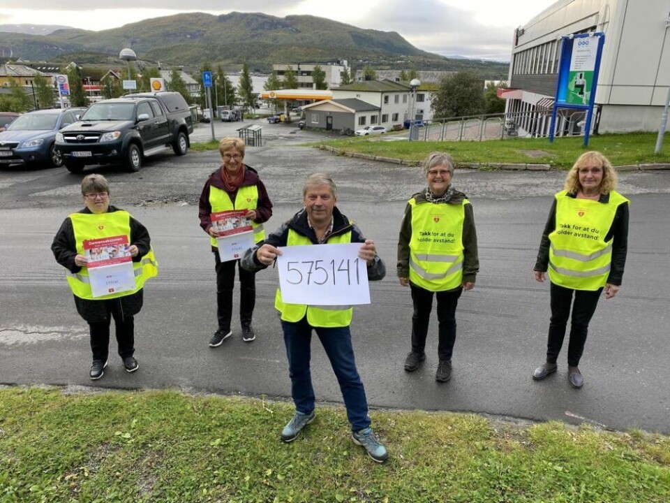 SAMLER INN. Demensaksjonen i Fauske er i gang. I år går de ikke med bøsser, men du kan bidra blant annet på Vipps. Her er nesten hele styret i lokallaget, fra venstre Eva Kristiansen, Anne-Margrethe Johansen, John Jensen, Erna Josefsen og Eli Østensen. SAMLER INN. Demensaksjonen i Fauske er i gang. I år går de ikke med bøsser, men du kan bidra blant annet på Vipps. Her er nesten hele styret i lokallaget, fra venstre Eva Kristiansen, Anne-Margrethe Johansen, John Jensen, Erna Josefsen og Eli Østensen. Foto: Eva S. Winther