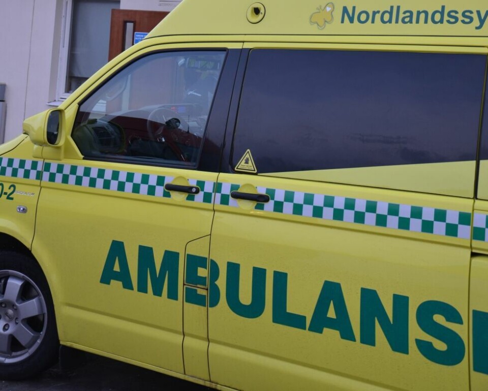 TIL LEGEVAKT. To av de involverte i kollisjonen blir fraktet til legevakt på Fauske for nærmere sjekk. TIL LEGEVAKT. To av de involverte i kollisjonen blir fraktet til legevakt på Fauske for nærmere sjekk.