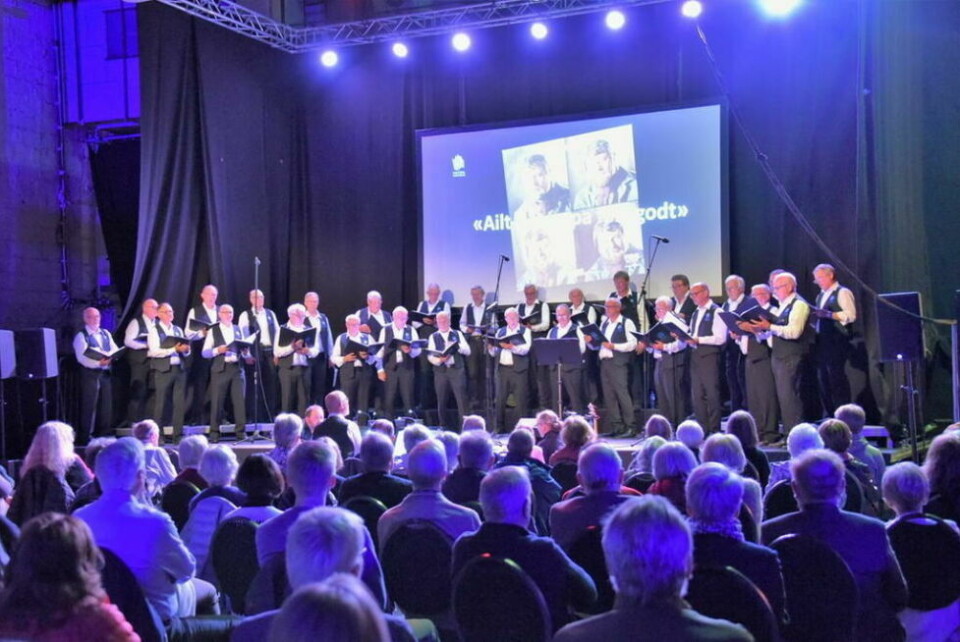 PÅ SLIPEN. - Saltdal mannskor var det første koret som sang på Slipen da det åpnet. Vi har vært i kontakt med dem og sagt at vi gjerne stiller opp og synger, når det nå skal gjenåpnes, forteller leder for koret, Ove Pedersen. PÅ SLIPEN. - Saltdal mannskor var det første koret som sang på Slipen da det åpnet. Vi har vært i kontakt med dem og sagt at vi gjerne stiller opp og synger, når det nå skal gjenåpnes, forteller leder for koret, Ove Pedersen. Foto: Lars Olav Handeland