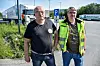Hans Petersen fra Saltdal, her sammen med Jan Høiback fra Skien, i den dugnadsdrevne organisasjonen Truckers International Association har klare oppfordringer til de som har ferie på veiene i sommer. Foto: Tarjei Abelsen