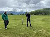 LÆRER VIDERE. Terje instruerer barnebarnet Christian Rosvoll Berntzen i golfens viderverdigheter.