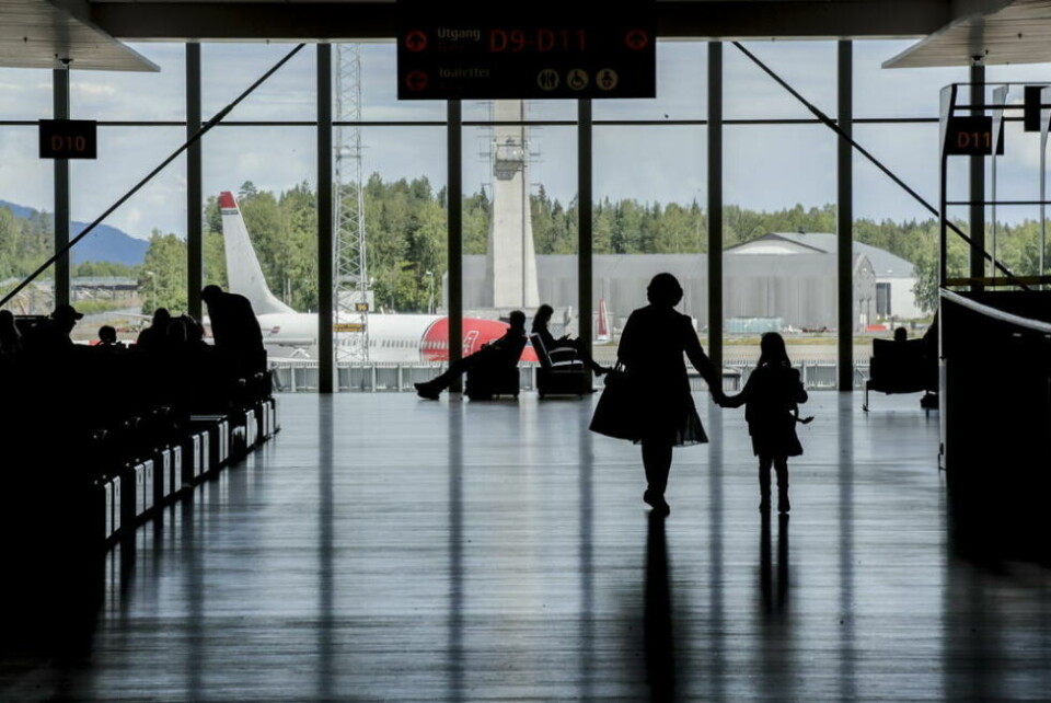 IKKE STREIK. To timer på overtid i Avinor-meklingen kom partne til enighet og dermed ble flyplass-streiken avverget. IKKE STREIK. To timer på overtid i Avinor-meklingen kom partne til enighet og dermed ble flyplass-streiken avverget. Foto: NTB