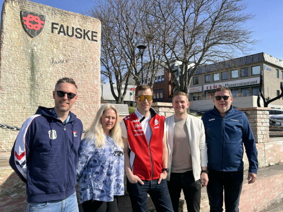 FRIVILLIGE. Klubbene på bildet er allerede med, men det trengs fortsatt flere frivillige til at Fauske skal være vertskap for Arctic Race i august. Lag og foreninger som stiller med vakter får inntekter til klubbkassa for sitt bidrag til det man håper skal bli en gedigen folkefest. Fra ventre Andreas Opheim (Finneid IL), Gro-Anita Olsen (Frivilligsentralen), Ola Tande (Fauske IL langrenn), Petter Paulsen (Fauna) og Bjørn Skoglund (Fauske/Sprint). FRIVILLIGE. Klubbene på bildet er allerede med, men det trengs fortsatt flere frivillige til at Fauske skal være vertskap for Arctic Race i august. Lag og foreninger som stiller med vakter får inntekter til klubbkassa for sitt bidrag til det man håper skal bli en gedigen folkefest. Fra ventre Andreas Opheim (Finneid IL), Gro-Anita Olsen (Frivilligsentralen), Ola Tande (Fauske IL langrenn), Petter Paulsen (Fauna) og Bjørn Skoglund (Fauske/Sprint). Foto: Espen Johansen