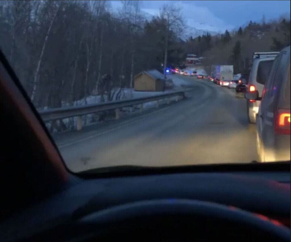 Vei stengt etter ulykke i Nordvika. Vei stengt etter ulykke i Nordvika. Foto: Privat