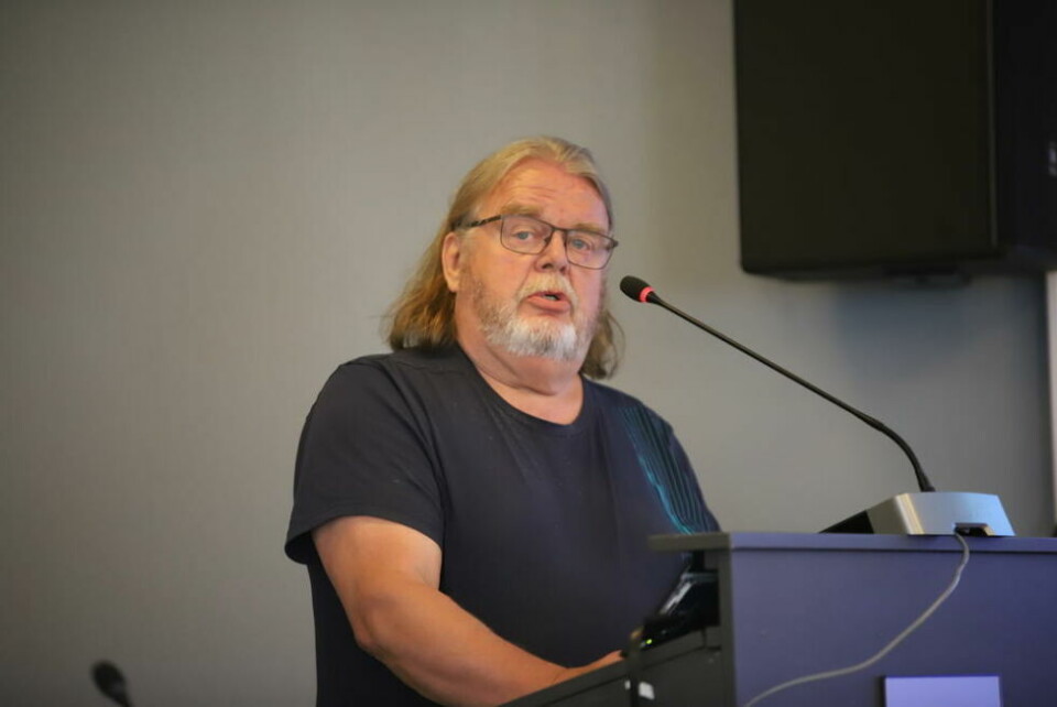 TAR AVSTAND FRA NETTHETS. Ole Orvin (Sv) tok sterk avstand fra netthets og trakassering av barnevernansatte, og ble støttet av et samlet kommunestyre. - Vi kan ikke ha det slik, og derfor er det viktig at vi sender tydelige signaler om at dette ikke er greit. TAR AVSTAND FRA NETTHETS. Ole Orvin (Sv) tok sterk avstand fra netthets og trakassering av barnevernansatte, og ble støttet av et samlet kommunestyre. - Vi kan ikke ha det slik, og derfor er det viktig at vi sender tydelige signaler om at dette ikke er greit. Foto: Lise Berntzen