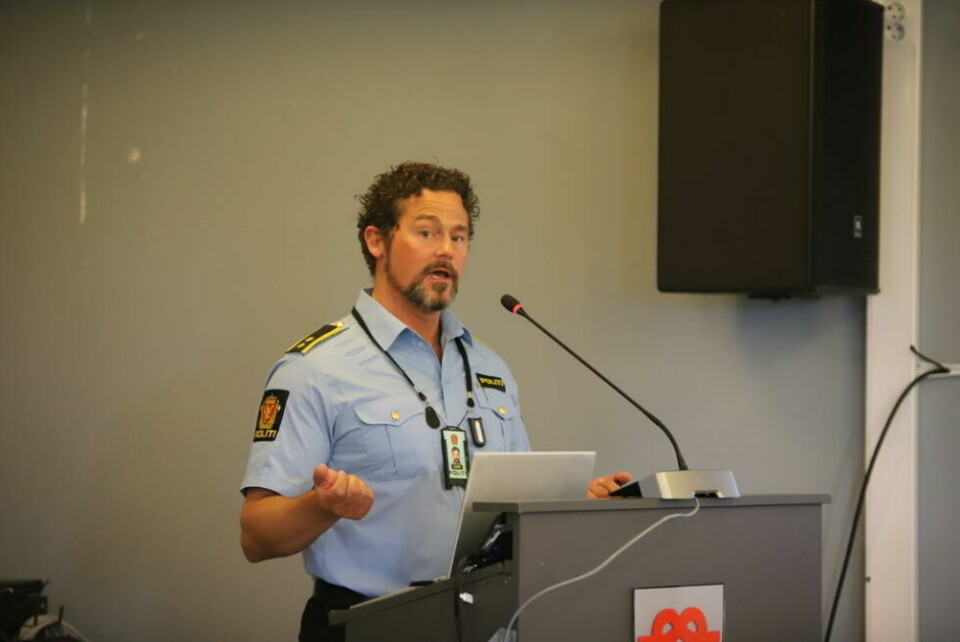 BEKRYMRING. Politioverbetjent Johan Benitez orienterte sammen med politistasjonssjef Ronny Borge kommunestyret i Fauske om situasjonen når det gjelder blant annet ungdomskriminalitet. - Sosiale medier er en utfordring på flere områder, både når det gjelder trusler, omsetning av narkotika til veldig unge og deling av seksualisert innhold, sa han blant annet. BEKRYMRING. Politioverbetjent Johan Benitez orienterte sammen med politistasjonssjef Ronny Borge kommunestyret i Fauske om situasjonen når det gjelder blant annet ungdomskriminalitet. - Sosiale medier er en utfordring på flere områder, både når det gjelder trusler, omsetning av narkotika til veldig unge og deling av seksualisert innhold, sa han blant annet. Foto: Lise Berntzen