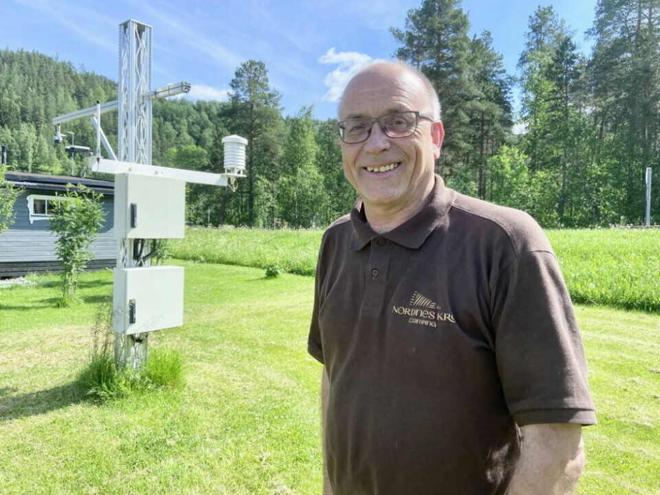 SOMMERVÆR I MAI. Tommy Edvardsen ved Nordnes Kro og Camping på Nordnes i Saltdal hadde på mandag årets varmeste dag så langt i år. SOMMERVÆR I MAI. Tommy Edvardsen ved Nordnes Kro og Camping på Nordnes i Saltdal hadde på mandag årets varmeste dag så langt i år. Foto: Kenneth Strømsvåg