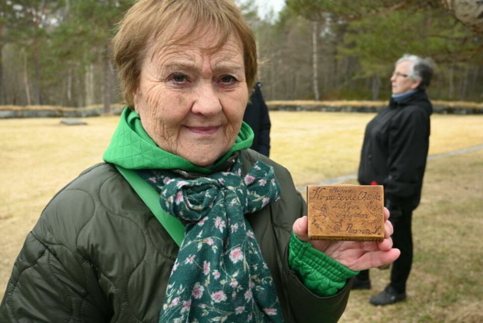 FRA SAMENE. Synnøve Sjøvold bor på Hamar, men vokste opp i Botn. Dette skrinet fikk faren, Johan Sjøvold da han hjalp krigsfanger å rømme til Sverige. FRA SAMENE. Synnøve Sjøvold bor på Hamar, men vokste opp i Botn. Dette skrinet fikk faren, Johan Sjøvold da han hjalp krigsfanger å rømme til Sverige. Foto: Stig Bjørnar Karlsen