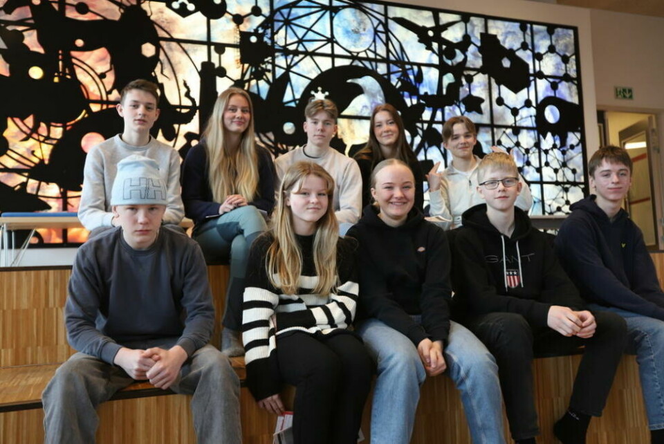 Elevrådet ved Vestmyra skole. F.v bak: Elias Braute (14), Andrea Arntzen (15), Markus Larsen (15), Nora S. Olsen (16) og Lukas Pedersen (15). F.v foran: Isak Hardy (14), Vilde Hjemgam (13), Hanna Sofie Hauan (13), Andreas Furnes (13) og Håkon Linde Karlsen (15). Elevrådet ved Vestmyra skole. F.v bak: Elias Braute (14), Andrea Arntzen (15), Markus Larsen (15), Nora S. Olsen (16) og Lukas Pedersen (15). F.v foran: Isak Hardy (14), Vilde Hjemgam (13), Hanna Sofie Hauan (13), Andreas Furnes (13) og Håkon Linde Karlsen (15). Foto: Lise Berntzen