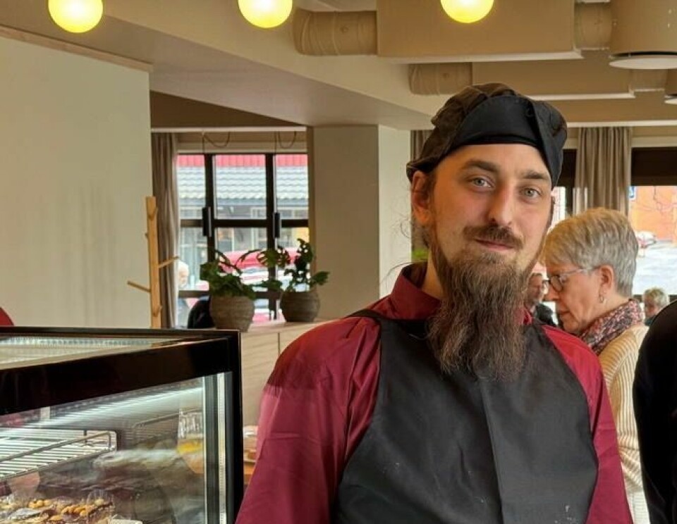 ENDELIG I GANG. Daglig leder og kjøkkensjef Anders Danielsen på Torget Bistro er både kokk og en ekte rocker på scenen. ENDELIG I GANG. Daglig leder og kjøkkensjef Anders Danielsen på Torget Bistro er både kokk og en ekte rocker på scenen. Foto: Helge Simonsen
