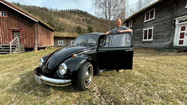 EN MATCH FOR LIVET. Frank Marius Pettersen har funnet bilen som aldri skal selges. For den helt spesielle bobla har allerede funnet en stor plass i hjertet hans. - Denne bilen har sjel, så enkelt er det, sier Pettersen. EN MATCH FOR LIVET. Frank Marius Pettersen har funnet bilen som aldri skal selges. For den helt spesielle bobla har allerede funnet en stor plass i hjertet hans. - Denne bilen har sjel, så enkelt er det, sier Pettersen. Foto: Helge Simonsen