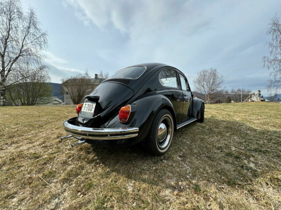 STRØKEN. Bilen er passert 50 år med god margin, men er renovert opp fra bunnen av. Det er ikke mange eksemplarer på veien i en slik form som dette. STRØKEN. Bilen er passert 50 år med god margin, men er renovert opp fra bunnen av. Det er ikke mange eksemplarer på veien i en slik form som dette. Foto: Helge Simonsen