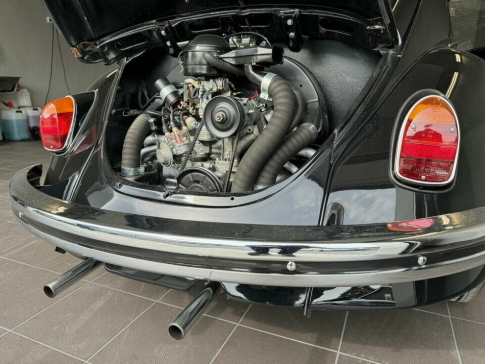 SOM EN KLOKKE. Den karakteristiske bokser-snatringen til en boble lever i beste velgående i motorrommet på bobla til Frank Marius. SOM EN KLOKKE. Den karakteristiske bokser-snatringen til en boble lever i beste velgående i motorrommet på bobla til Frank Marius. Foto: Helge Simonsen