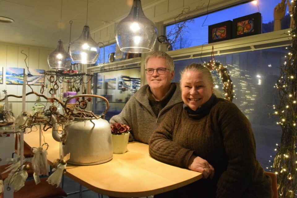 REALISERER PLANENE. Gro og Øystein Rykkelid har kjøpt Gammelbanken i Røsvik. - Det blir masse jobb og forhåpentligvis masse moro framover, sier Gro. REALISERER PLANENE. Gro og Øystein Rykkelid har kjøpt Gammelbanken i Røsvik. - Det blir masse jobb og forhåpentligvis masse moro framover, sier Gro. Foto: Eva S. Winther