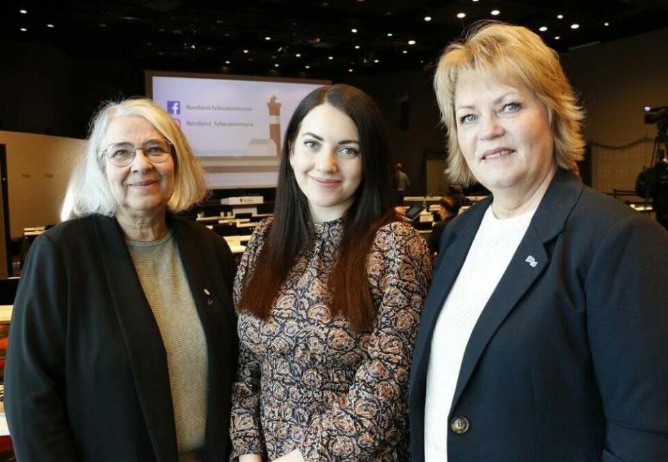 FELLES SAK. Fra venstre Lillian Rasmussen (Sp), Kassandra Petsa (Frp) og Siv Anita Johnsen Brekke (H) er enige om at responstiden må ned på akuttmedisinske tjenester. FELLES SAK. Fra venstre Lillian Rasmussen (Sp), Kassandra Petsa (Frp) og Siv Anita Johnsen Brekke (H) er enige om at responstiden må ned på akuttmedisinske tjenester. Foto: Trond Erlend Willassen