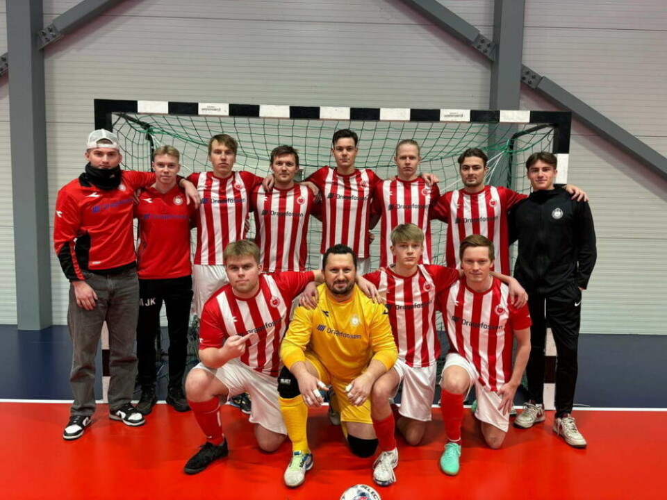 GODE. Saltdalkameratenes futsal-gjeng både innfridde og leverte på hjemmebane i helgen. Bak fra venstre Marco Bjørnstrøm, Michael Kildegård, Andreas Wold Gleinsvåg, Esben Kristensen, Petter Ferdinand Bangfil, Theodro Håvardssønn Jansen og Sander André Horn. Foran fra venstre Maruis Oseng, Halid Kudic, Albin Albinussen og Nikolas Guttorm Moseng. GODE. Saltdalkameratenes futsal-gjeng både innfridde og leverte på hjemmebane i helgen. Bak fra venstre Marco Bjørnstrøm, Michael Kildegård, Andreas Wold Gleinsvåg, Esben Kristensen, Petter Ferdinand Bangfil, Theodro Håvardssønn Jansen og Sander André Horn. Foran fra venstre Maruis Oseng, Halid Kudic, Albin Albinussen og Nikolas Guttorm Moseng. Foto: Saltdalkameratene