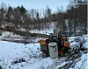 GRUNNUNDERSØKELSER. Gravemaskinen er her i ferd med å rydde for at borevogn skal komme seg til for å gjøre grunnundersøkelser i Beiarn. Foto: Mesta