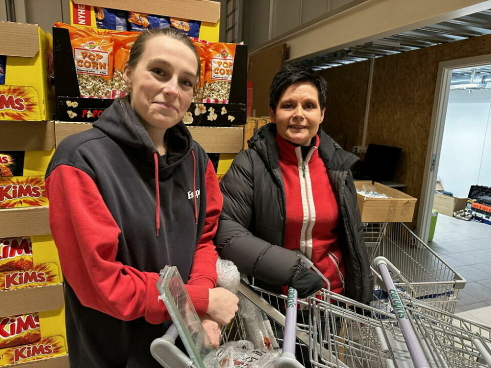 JUBILEUM. Europris har eksistert i 25 år på Fauske. For ti år siden flyttet de inn i nye lokaler på Handelsparken. Da som nå er det Belinda Vollan (t.h.) som er butikksjef. - Det blir marsipankake!Her sammen med nyklekt butikksjef for Europris på Rognan som åpner neste uke. JUBILEUM. Europris har eksistert i 25 år på Fauske. For ti år siden flyttet de inn i nye lokaler på Handelsparken. Da som nå er det Belinda Vollan (t.h.) som er butikksjef. - Det blir marsipankake!Her sammen med nyklekt butikksjef for Europris på Rognan som åpner neste uke. Foto: Erica Restoften