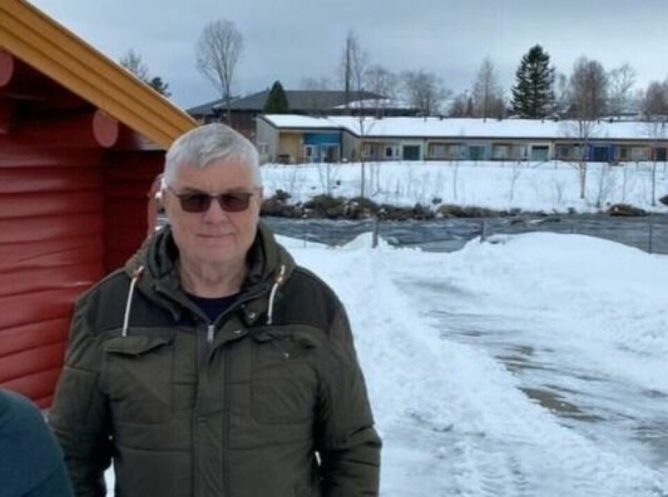 IKKE FORNØYD. - Jeg er ikke imot at beboerne i Strandmyra skal ha utsikt, men håper det blir ryddet opp i saken slik at alle parter tas hensyn til, sier Jan Strømhaug. IKKE FORNØYD. - Jeg er ikke imot at beboerne i Strandmyra skal ha utsikt, men håper det blir ryddet opp i saken slik at alle parter tas hensyn til, sier Jan Strømhaug. Foto: Eva S. Winther