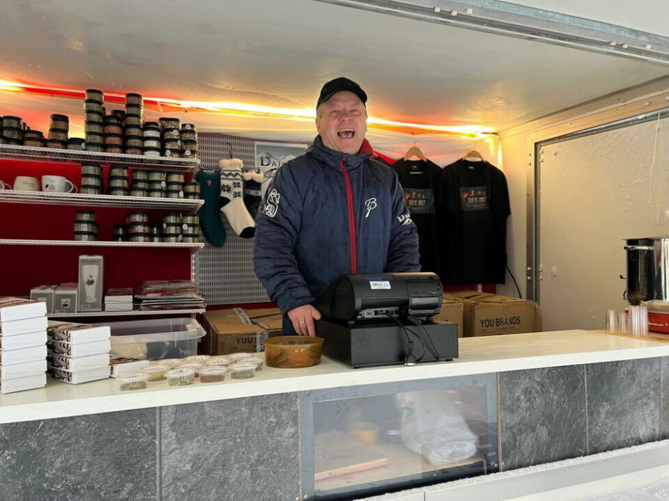 SNØ TIL BESVÆR. Snøen tok rotta på teltet til Bjørn Thomas Hansen, men den som ler sist ler som kjent best. Hansen tok med seg vogna i stedet. SNØ TIL BESVÆR. Snøen tok rotta på teltet til Bjørn Thomas Hansen, men den som ler sist ler som kjent best. Hansen tok med seg vogna i stedet.