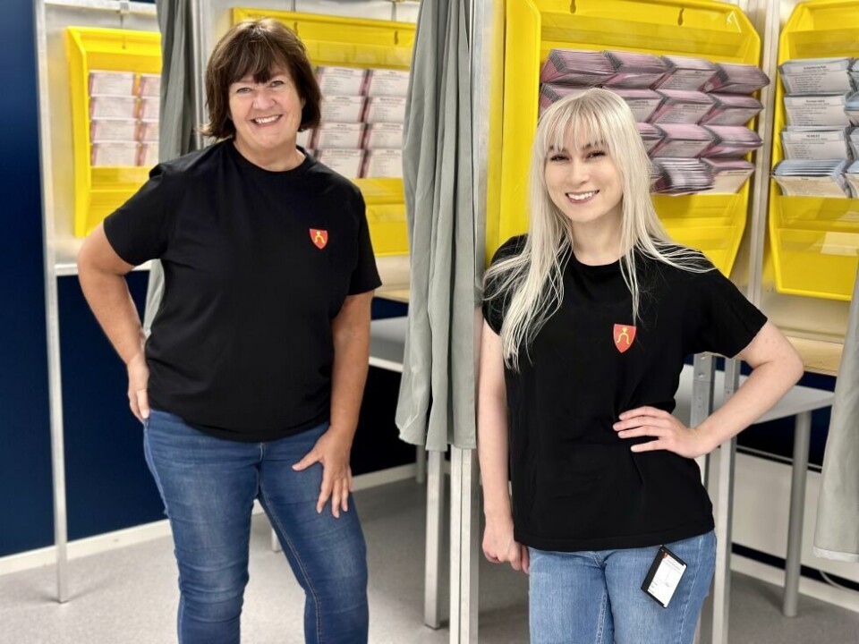ETTERLYSNING. Inger-Lise Skartlien og Ailin Markeng Nordang er klare for å ta imot stemmer ved omvalget i Moss. ETTERLYSNING. Inger-Lise Skartlien og Ailin Markeng Nordang er klare for å ta imot stemmer ved omvalget i Moss. Foto: Moss kommune