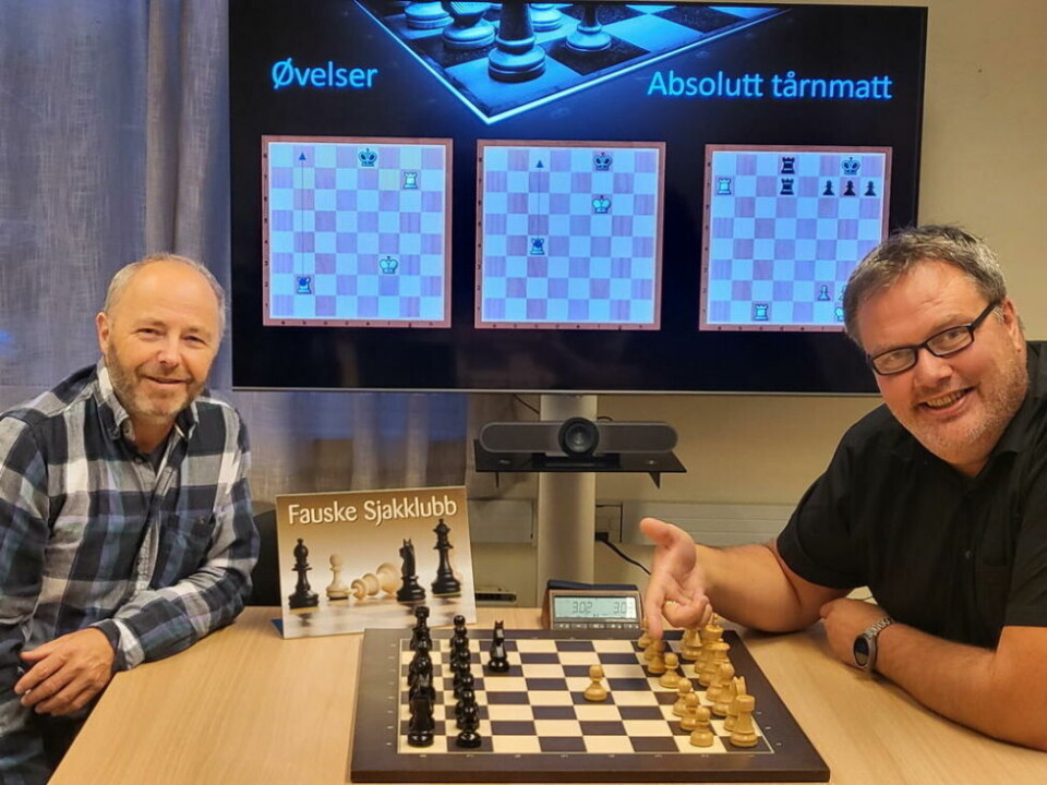 LÆR DEG SJAKK. Rune Borøy (t.v.) og Kurt Arne Johnsen gir flere mulighet til å lære seg sjakk på Fauske. LÆR DEG SJAKK. Rune Borøy (t.v.) og Kurt Arne Johnsen gir flere mulighet til å lære seg sjakk på Fauske. Foto: Stig Bjørnar Karlsen