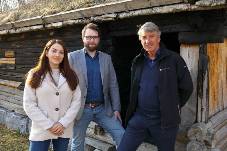 HÅPER Å FÅ INN MINST TRE. Fauske FrP håper å få inn minst tre stykker i kommunestyret også dette valgåret. Kassandra og Michael er veldig glade for at FrP-veteran Kenneth Svendsen blir med i kommunestyret. HÅPER Å FÅ INN MINST TRE. Fauske FrP håper å få inn minst tre stykker i kommunestyret også dette valgåret. Kassandra og Michael er veldig glade for at FrP-veteran Kenneth Svendsen blir med i kommunestyret. Foto: Pressefoto