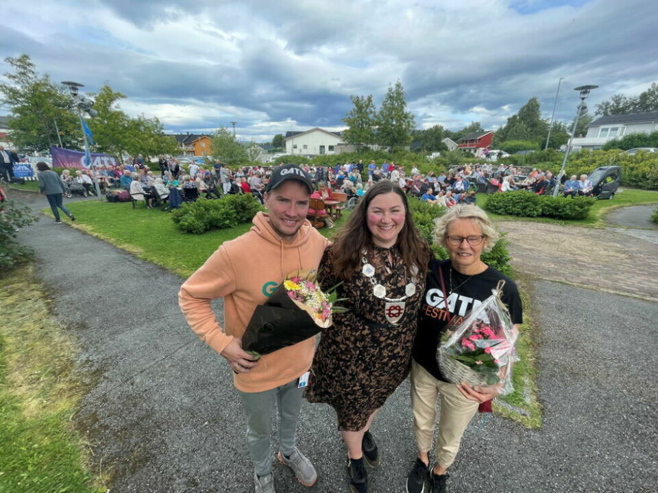 VIKTIG TILTAK. Ordfører Marlen Rendall Berg (midten) kunne ikke få fullrost arrangørene Morten Trælnes og Margrete Djupvik nok. VIKTIG TILTAK. Ordfører Marlen Rendall Berg (midten) kunne ikke få fullrost arrangørene Morten Trælnes og Margrete Djupvik nok. Foto: Helge Simonsen