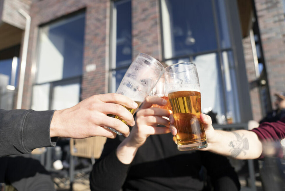 De trange økonomiske tidene gjør at folk også kutter på sosiale ting som å gå ut på byen med venner, konserter og kinobesøk. Det viser en ny undersøkelse. Illustrasjonsfoto. De trange økonomiske tidene gjør at folk også kutter på sosiale ting som å gå ut på byen med venner, konserter og kinobesøk. Det viser en ny undersøkelse. Illustrasjonsfoto. Foto: Torstein Bøe / NTB