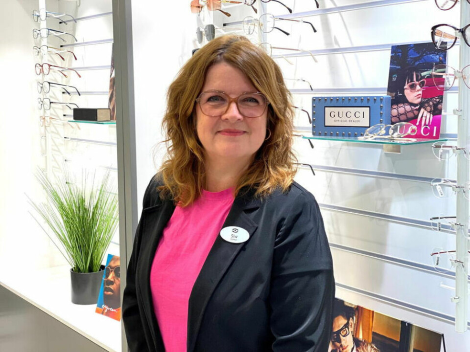 PÅ JOBB. Siw Ingebrigtsen Stien jobber fremdeles ved Salten synssenter, selv om hun og Asbjørn Lorentzen solgte seg ut av bedriften for vel et år siden. PÅ JOBB. Siw Ingebrigtsen Stien jobber fremdeles ved Salten synssenter, selv om hun og Asbjørn Lorentzen solgte seg ut av bedriften for vel et år siden. Foto: Eva S. Winther