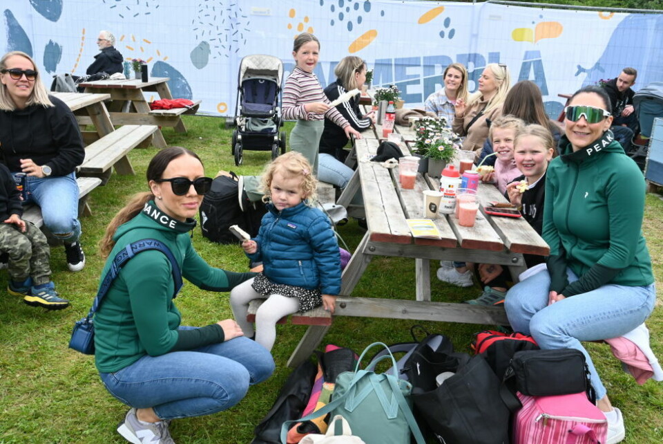 LITT KOS. Mange aktiviteter, men pause med litt mat og drikke må man ha LITT KOS. Mange aktiviteter, men pause med litt mat og drikke må man ha Foto: Stig Bjørnar Karlsen
