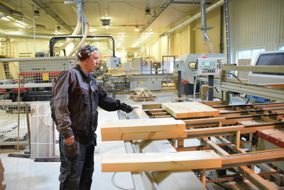 LEGGER NED. Solbakk Tre har levert dører og vinduer, samt andre trevarer siden oppstarten i 2008. Nå legger eierne ned driften på grunn av økonomiske vanskeligheter. LEGGER NED. Solbakk Tre har levert dører og vinduer, samt andre trevarer siden oppstarten i 2008. Nå legger eierne ned driften på grunn av økonomiske vanskeligheter. Foto: Ina Sand Solli
