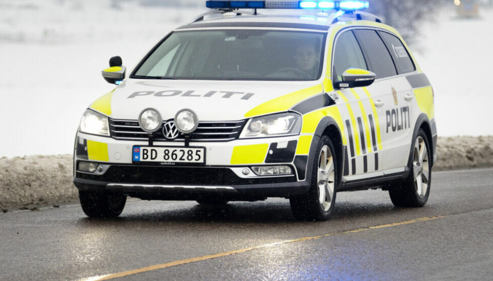 BLÅLYS. Politiet driver med regodkjenning for å kjøre utrykning i disse dager (illustrasjonsfoto). BLÅLYS. Politiet driver med regodkjenning for å kjøre utrykning i disse dager (illustrasjonsfoto). Foto: Gorm Kallestad / NTB