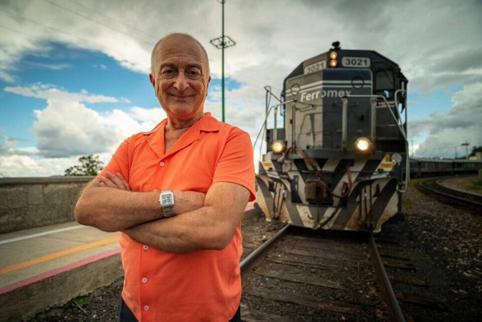 Tony Robinson tar seerne med på togtur rundt omkring i verden. Tony Robinson tar seerne med på togtur rundt omkring i verden.
