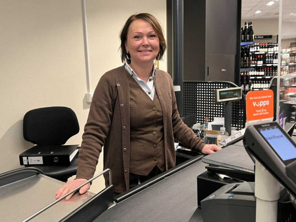 SOM FORVENTET. Salget på polet på Fauske gikk ned 18 prosent i 2022. Det er nøyaktig det samme som landsgjennomsnittet. Grunnene er gjenåpnet tax-free, grensehandel og utesteder. Daglig leder Alice Brekke håper på et normalt 2023- i så fall hennes første i jobben hun startet i 1. april 2020. SOM FORVENTET. Salget på polet på Fauske gikk ned 18 prosent i 2022. Det er nøyaktig det samme som landsgjennomsnittet. Grunnene er gjenåpnet tax-free, grensehandel og utesteder. Daglig leder Alice Brekke håper på et normalt 2023- i så fall hennes første i jobben hun startet i 1. april 2020. Foto: Espen Johansen