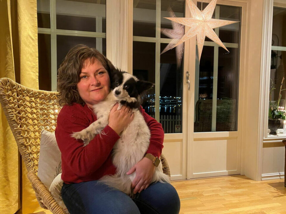 GIVENDE JOBB. Anita Ullvang (51) fra Straumen er uføretrygdet, men jobber for tiden blant annet på KLAFF på Fauske. - Heldigvis må du ikke stoppe opp i arbeidslivet dersom du blir uføretrygdet. Jobben er veldig givende, og det er godt å vite at noen har bruk for en, sier hun. Her sammen med hunden Laika (11). GIVENDE JOBB. Anita Ullvang (51) fra Straumen er uføretrygdet, men jobber for tiden blant annet på KLAFF på Fauske. - Heldigvis må du ikke stoppe opp i arbeidslivet dersom du blir uføretrygdet. Jobben er veldig givende, og det er godt å vite at noen har bruk for en, sier hun. Her sammen med hunden Laika (11). Foto: Eva S. Winther