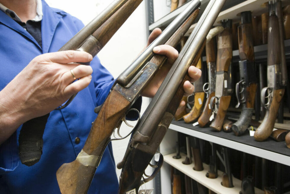 Folk som har uregistrerte våpen liggende kan nå levere dem inn uten å risikere problemer. Folk som har uregistrerte våpen liggende kan nå levere dem inn uten å risikere problemer. Foto: Heiko Junge / NTB