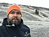 PÅ PLASS. Simon Olsen er allerede i gang med jobben som daglig leder i Vestvatn alpinanlegg. - Det er en spennende jobb jeg har fått, sier han. Foreløpig er det ikke mye snø å skryte av, men de er klare til å produsere når kuldegradene kommer. Foto: Vestvatn Alpinanlegg