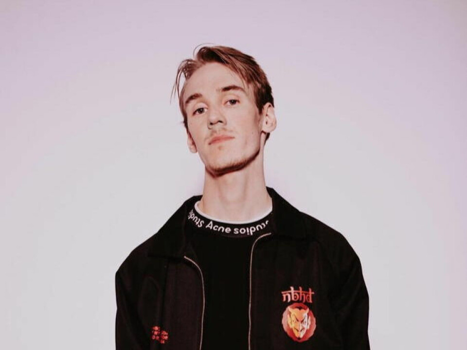 KLAR FOR PRODUKSJON. Benjamin Sefring har lang erfaring fra låtskriving og musikkproduksjon. Nå kan de som vil lære dette, gjøre det gjennom kulturskolen i Fauske. KLAR FOR PRODUKSJON. Benjamin Sefring har lang erfaring fra låtskriving og musikkproduksjon. Nå kan de som vil lære dette, gjøre det gjennom kulturskolen i Fauske. Foto: Foto: Benjamin Sefring