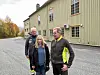 SAMLER INN. Det er stadig behov for midler til å oppgradere Folkets hus i Sulitjlema. På under en uke kom det inn 50.000 på en Spleis-innsamling, men Kjell Basse Lund, Kristin Haldorsen og Ottar Skjellhaug ber folk fortsette med å bidra. Jo mer som kommer inn jo mer får de gjort. Foto: Espen Johansen
