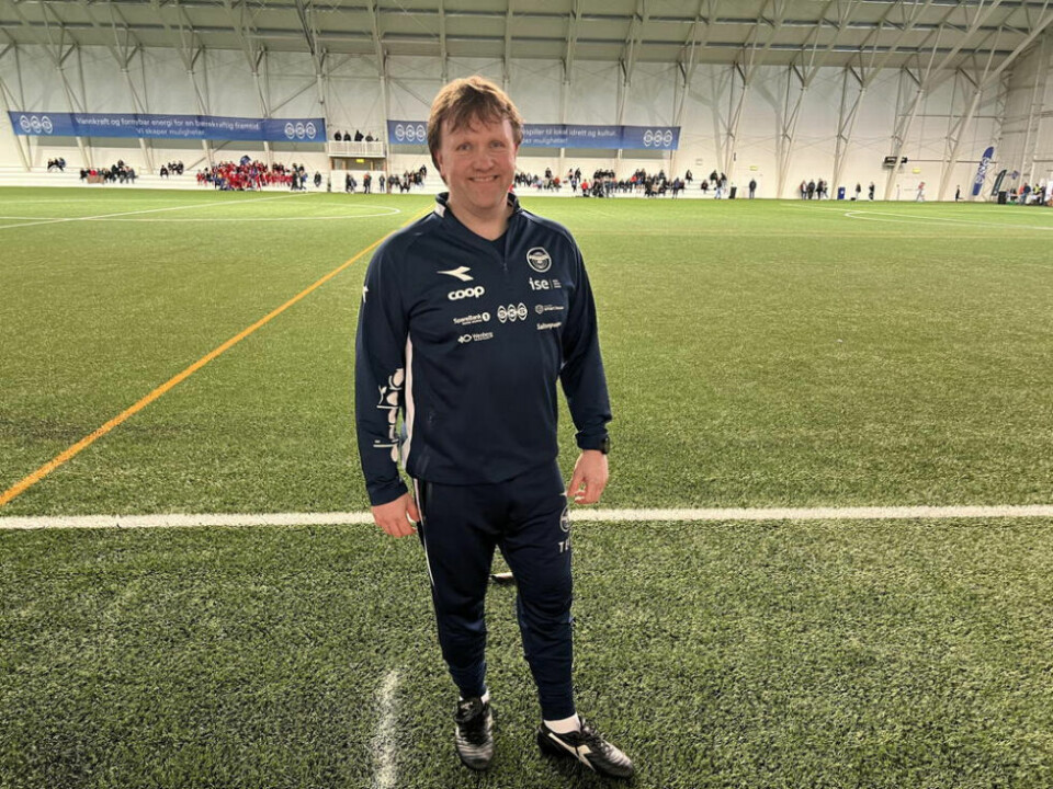 FORNØYD. Trener Tom Erik Lund i Fauske/Sprint er fornøyd etter at laget ble de første til å slå serieleder Mosjøen i årets fjerdedivisjon. FORNØYD. Trener Tom Erik Lund i Fauske/Sprint er fornøyd etter at laget ble de første til å slå serieleder Mosjøen i årets fjerdedivisjon. Foto: Espen Johansen