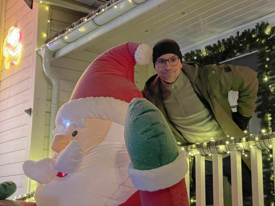 NISSEN OG SJEFSNISSEN. - Det kan du absolutt få kalle meg, det må man jo nesten bare være med på når man er såpass julegal som det jeg er, ler Christer Brendsholm godt. NISSEN OG SJEFSNISSEN. - Det kan du absolutt få kalle meg, det må man jo nesten bare være med på når man er såpass julegal som det jeg er, ler Christer Brendsholm godt. Foto: Helge Simonsen