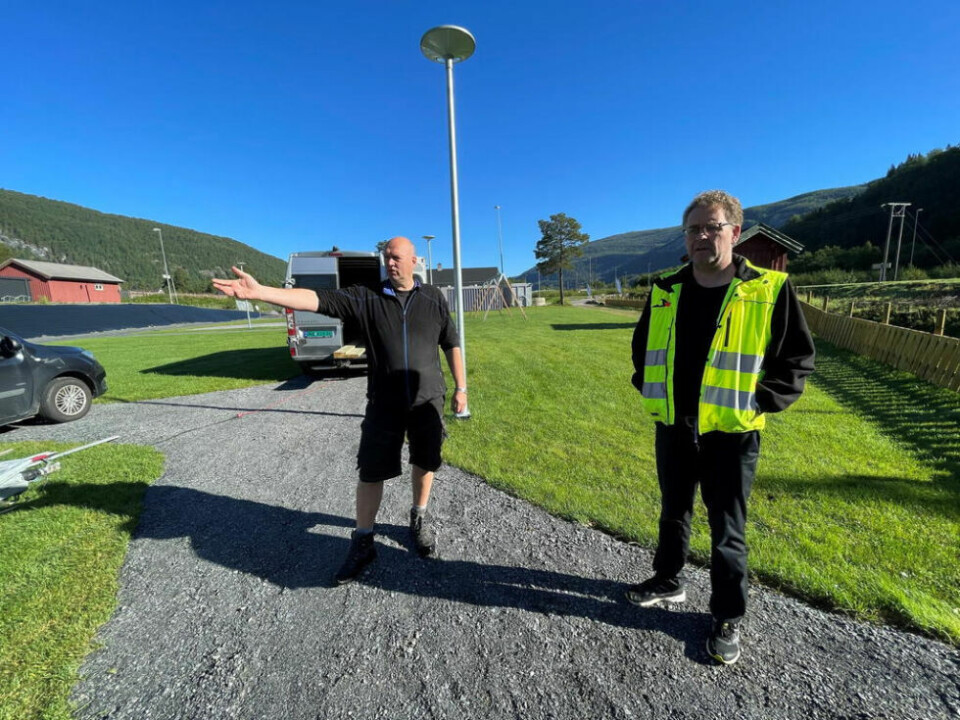 STOLTE SOM HANER. Thorbjørn Håkonsen (t.v.) og Sverre Breivik i Kaleido er veldig stolte over den nye parken som er anlagt på Røkland. - Den skal bli noe spesielt for alle som tar tuden hit, sier de to til Saltenposten. STOLTE SOM HANER. Thorbjørn Håkonsen (t.v.) og Sverre Breivik i Kaleido er veldig stolte over den nye parken som er anlagt på Røkland. - Den skal bli noe spesielt for alle som tar tuden hit, sier de to til Saltenposten. Foto: Alle foto: Helge Simonsen