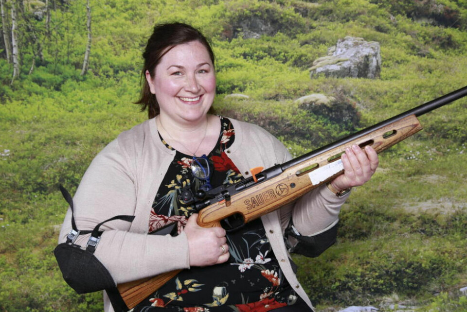 GØY. Marlen Rendall Berg synes det var veldig gøy å vinne ordførerduellen på Landsskytterstevnet og sier det slett ikke er utenkelig at hun vil prøve seg mer i denne sporten.BEVISET. Her er resultatlista som viser at Marlen Rendall Berg knuste både øvrige ordførere og statsforvalteren i skytekonkurransen under LS. GØY. Marlen Rendall Berg synes det var veldig gøy å vinne ordførerduellen på Landsskytterstevnet og sier det slett ikke er utenkelig at hun vil prøve seg mer i denne sporten.