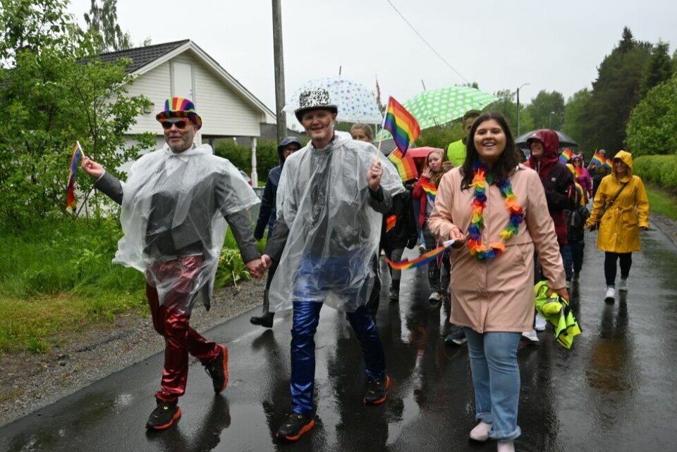 STO OPP FOR KJÆRLIGHET OG MANGFOLD. Fra venstre Frode Molund Haugen, Svein Morten Aune og Tora Wårheim Johansen ledet Pride-paraden som besto av i overkant av 70 deltakere. STO OPP FOR KJÆRLIGHET OG MANGFOLD. Fra venstre Frode Molund Haugen, Svein Morten Aune og Tora Wårheim Johansen ledet Pride-paraden som besto av i overkant av 70 deltakere. Foto: Lise Ailin Rosvoll Berntzen
