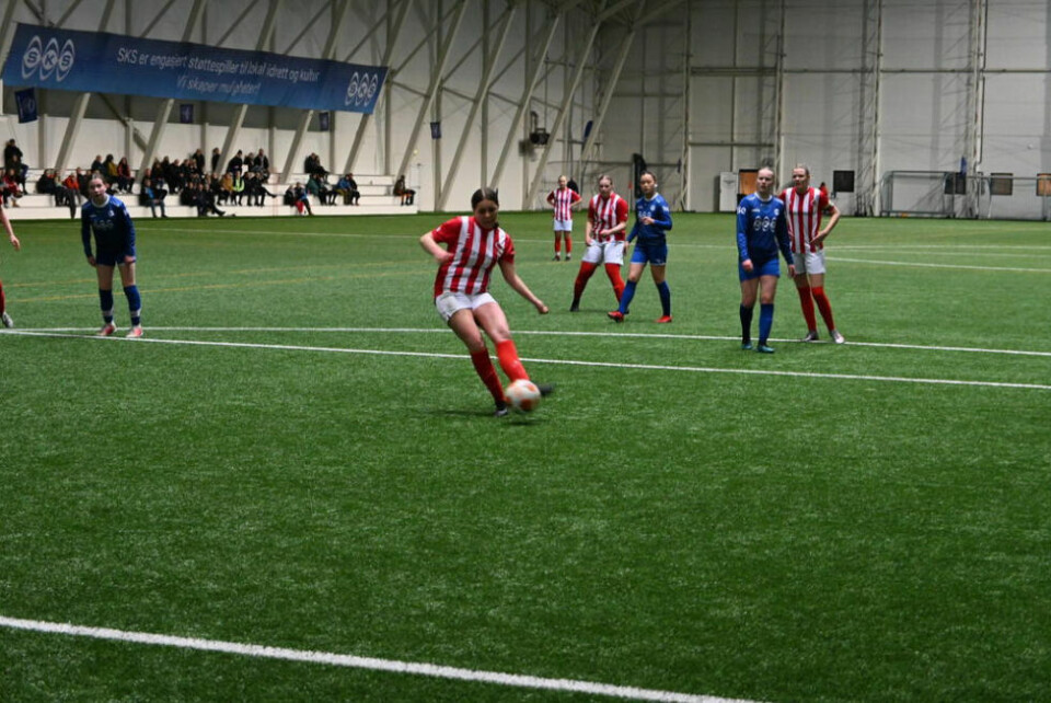 STRAFFE. Her setter Linnea Pettersen inn 6-0 på straffespark i storseieren mot Fauske/Sprint. STRAFFE. Her setter Linnea Pettersen inn 6-0 på straffespark i storseieren mot Fauske/Sprint. Foto: Stig Bjørnar Karlsen