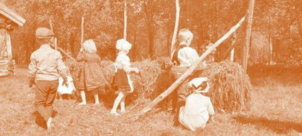 GÅRDSARBEID. Barnehagen i gang med hesjing. GÅRDSARBEID. Barnehagen i gang med hesjing. Foto: Utlånt av Beiarn kommune