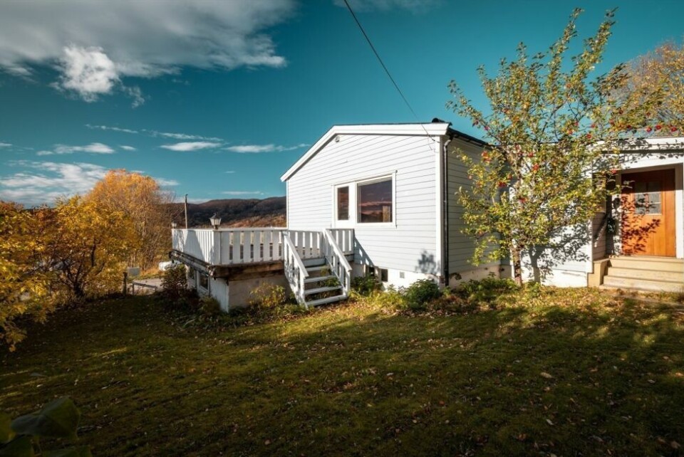 Moen 15 (Gnr 85, bnr 36) er solgt for kr 1.250.000 fra Leif Roald Larssen, Steinar Henry Larssen, Svein Otto Larssen, Kristin Larssen, Marit Weber Larssen og Øyvind Larssen til Markus Andre Normann Olsen (12.05.2022) Moen 15 (Gnr 85, bnr 36) er solgt for kr 1.250.000 fra Leif Roald Larssen, Steinar Henry Larssen, Svein Otto Larssen, Kristin Larssen, Marit Weber Larssen og Øyvind Larssen til Markus Andre Normann Olsen (12.05.2022)