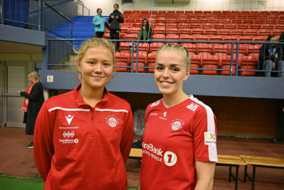 GOD SESONG. Så langt har det gått bra både for Grand og for Martine Kristoffersen (t.v.) og Andrea Holmstrøm. GOD SESONG. Så langt har det gått bra både for Grand og for Martine Kristoffersen (t.v.) og Andrea Holmstrøm. Foto: Stig Bjørnar Karlsen